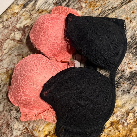 Victoria’s Secret Lace Bra Set of 2 in Black and Coral Size 36C - Picture 1 of 7